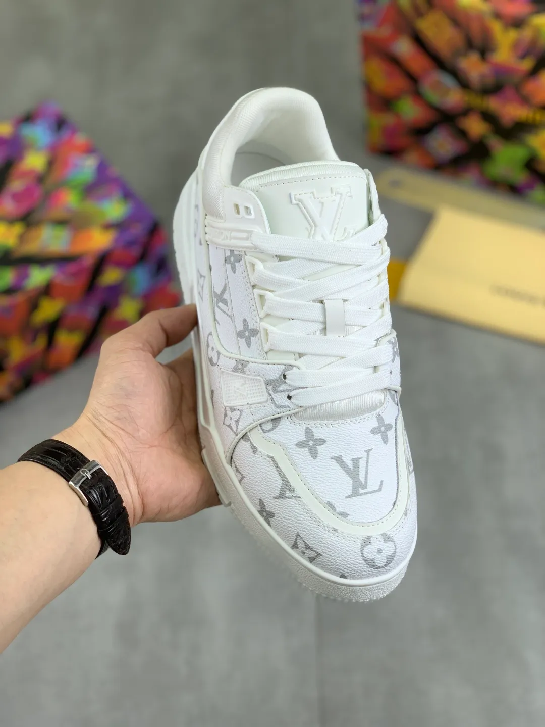 Men's men's shoes 💰P580 New style 💰💎💎Latest color High version 2025Louis*Vuitto* LV Traine Catwalk TRAINER outsole and fabric private model A shoe that definitely costs a lot of money and effort. This series was designed after the arrival of Vifgil. It is favored by many fans every season. Original TPU outsole Original packaging Color: black Available in white (available from stock, super fast shipping) Code number: 35-46